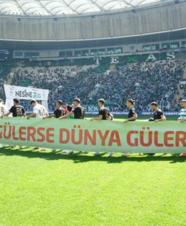 Bursaspor yetim çocuklarla el ele