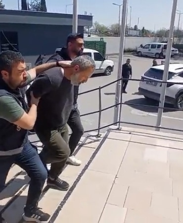52 suç kaydı vardı, 33 suçtan 20 yıl hapis cezasıyla aranıyordu...Yakalandı