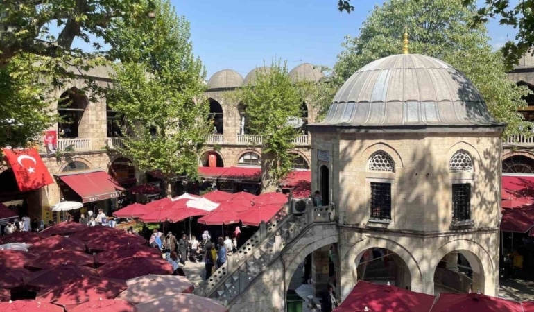 Bursa’nın tarihi çarşıları ve Hanlar Bölgesi’nde hafta sonu yoğunluğu