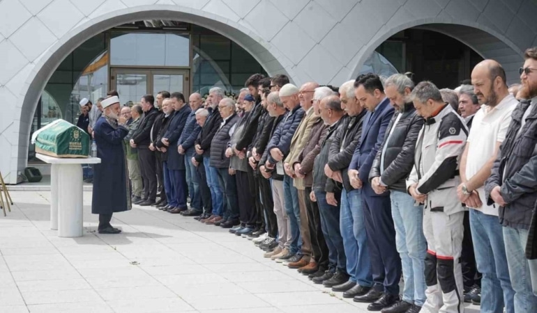 Kaza kurbanı 88 yaşındaki milli bisikletçi son yolculuğuna uğurlandı