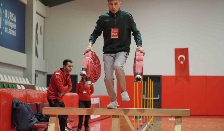 Sanki Survivor..İtfaiye eri olabilmek için ter döktüler