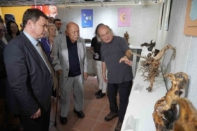 14 yıl boyunca dağdan topladığı eserlerle sergi açtı