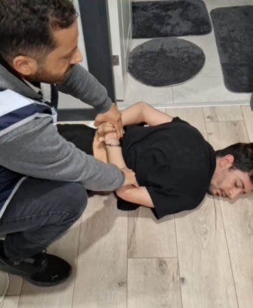 Dolandırıcı şebekesi böyle çökertildi... 12 kişinin tutuklandığı operasyon anı kamerada