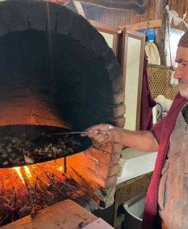 Dualı güveçlerden yemek için akın akın geliyorlar