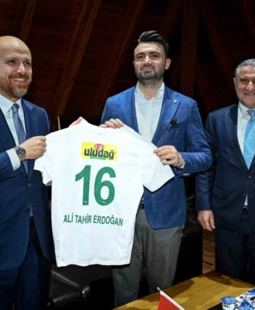 Bakan Osman Aşkın Bak ve Bilal Erdoğan’dan Bursaspor’a ziyaret