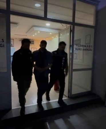 Yurtdışına kaçmak için hazırlanırken, polis baskını yedi