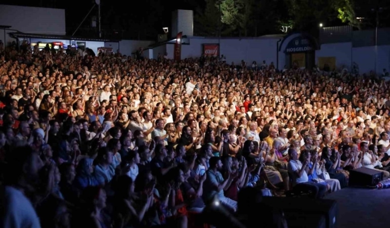 Bursa Festivali’nde Balkan rüzgârı