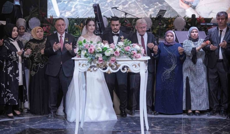 Bursa’da siyaset ve iş dünyasını buluşturan düğün