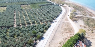 İZNİK'TE MERKEZDEN KIRSALA HİZMET AĞI İZNİK'TE MERKEZDEN KIRSALA PARKE TAŞI ÇALIŞMALARI SÜRÜYOR