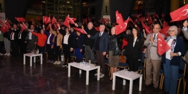 ATATÜRK'ÜN BURSA'YA GELİŞİNİN 103'ÜNCÜ YIL DÖNÜMÜ OSMANGAZİ'DE MUHTEŞEM GÖSTERİYLE KUTLANDI GENÇLİK VE CUMHURİYET DANSI İZLEYENLERİ KENDİNE HAYRAN BIRAKTI