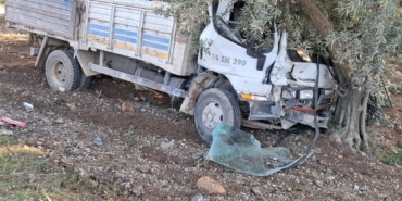 BURSA'DA KAMYON OTOMOBİLLE ÇARPIŞTI: 1 YARALI