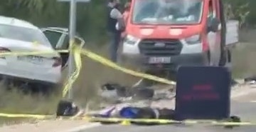 BURSA'DA OTOMOBİL İLE MOTOSİKLET KAFA KAFAYA ÇARPIŞTI: 1 ÖLÜ, 1 YARALI