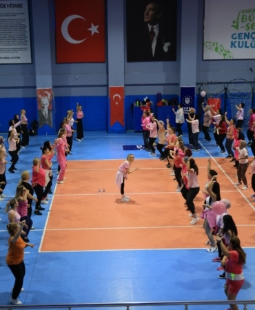 BÜYÜKŞEHİR, KADINLARI SPORLA BULUŞTURUYOR