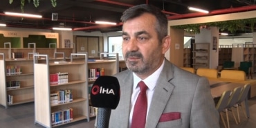 DOÇ. DR. DURSUN BOZ: "UZAYA ÇIKIYORUZ AMA KARŞI KOMŞUYA GİTMİYORUZ" 2024 YILININ TERİMİ OLAN "KALABALIK YALNIZLIK" MAKALE KONUSU OLDU
