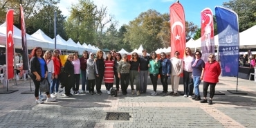 HEYKEL'DE MEYDAN KADINLARIN