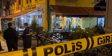 BURSA'DA KAFEYE ALINMADIĞI İÇİN 4 KİŞİYİ VURAN SALDIRGAN YAKALANDI ARBEDE ANI KAMERAYA YANSIDI