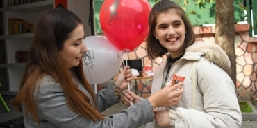 GEZİCİ KÜTÜPHANEDEN ÇOCUKLARA ÖZEL BAYRAM TURU