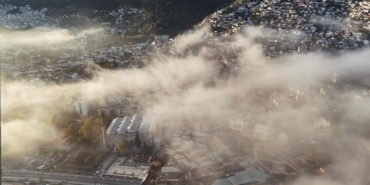 BURSA GÜNE SİSLE UYANDI SİS TABAKASI ŞEHRİN ÜZERİNİ KAPLADI