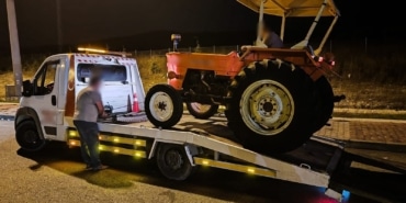 OTOYOLDA TRAKTÖRLE SEYİR HALİNDEKİ SÜRÜCÜYE CEZA