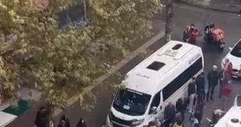 Bursa’da kaygan yolda dengesini kaybeden kurye düştü