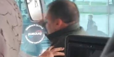 Otobüste yumruklu kavga kamerada