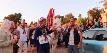 Profesörle doçent, Yörük kıyafetiyle köy düğünü yaptı