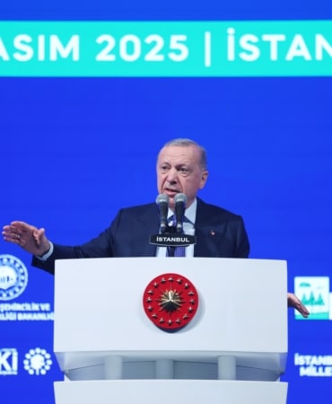 CUMHURBAŞKANI ERDOĞAN'DAN TERÖRSÜZ TÜRKİYE MESAJI: "ÖNCE TERÖRSÜZ TÜRKİYE'YE, SONRA TERÖRSÜZ BÖLGE" "İSTANBUL BİZİM GÖZBEBEĞİMİZDİR, İSTANBUL'DA FETRET DEVRİNE RAZI DEĞİLİZ" "İSTANBUL'U KİFAYETSİZLERİN İNSAFINA TERK ETMİYORUZ" CUMHURBAŞKANI ERDOĞAN, ATATÜRK HAVALİMANI MİLLET BAHÇESİ AÇILIŞ TÖRENİNDE KONUŞTU