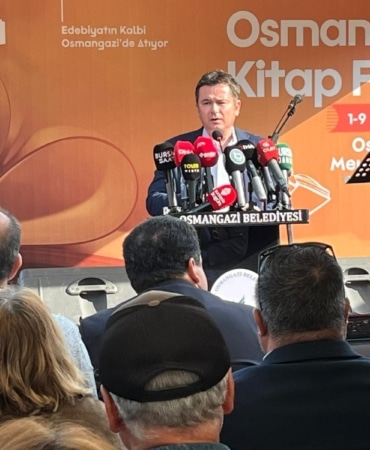EDEBİYATIN KALBİ BURSA'DA ATIYOR OSMANGAZİ KİTAP FUARI OSMANGAZİ MEYDANINDA AÇILDI