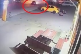 DRİFT ATIP TOZU DUMANA KATTI, KAZA YAPIP BÖYLE KAÇTI TRAFİK MAGANDASI KAZAYA KARIŞTI, O ANLAR KAMERAYA YANSIDI