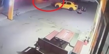 DRİFT ATIP TOZU DUMANA KATTI, KAZA YAPIP BÖYLE KAÇTI TRAFİK MAGANDASI KAZAYA KARIŞTI, O ANLAR KAMERAYA YANSIDI