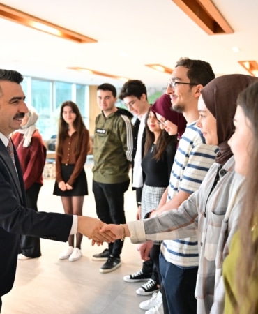 BAŞKAN YILMAZ GENÇLERLE BULUŞTU