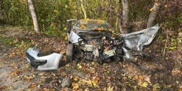 BURSA'DA 50 METRE ARAYLA İKİ KAZA: AYNI AİLEDEN 3 KİŞİ YARALANDI