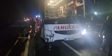 FRENİ BOŞALAN OTOMOBİL YOLCU OTOBÜSÜYLE ÇARPIŞTI