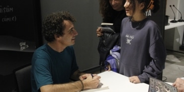 ÖZGÜR MUMCU NİLÜFER'DE OKURLARIYLA BULUŞTU