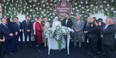 Bakan Göktaş, evlilik kredisinden yararlanan çiftin nikah şahidi oldu