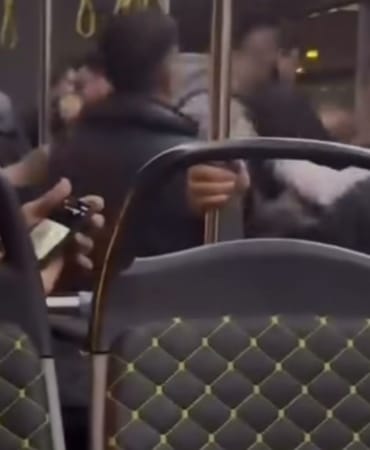 Bursa’da otobüste yumruk yumruğa kavga kamerada