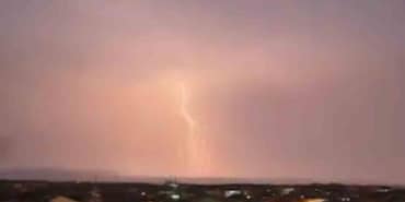 Bursa’da şimşekler geceyi gündüze çevirdi