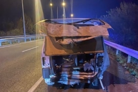 Çekici kamyonet, ticari araca çarptı : 2 ölü