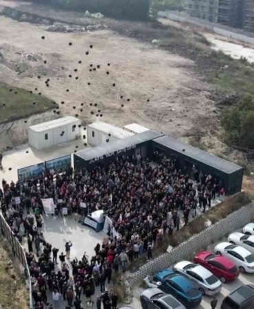 Mağdurlar gökyüzüne siyah balon bıraktı