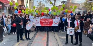 Sağlık çalışanları diyabete dikkat çekmek için yürüdü