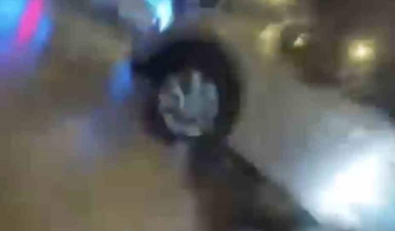 Aniden yola çıkan cip motosikletle böyle çarpıştı