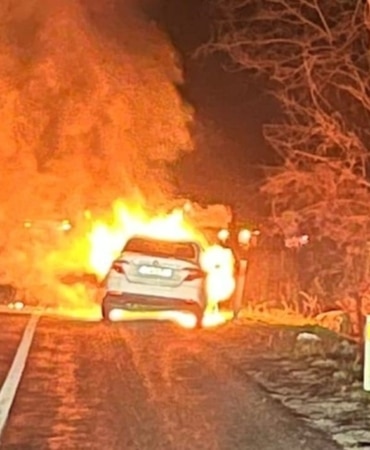 Bursa’da seyir halindeki otomobil alev alev yandı