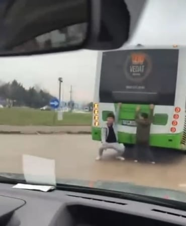 Bursa’da tehlikeli yolculuk