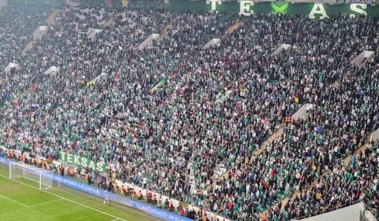 Bursaspor taraftarı tribüne uzak kaldı