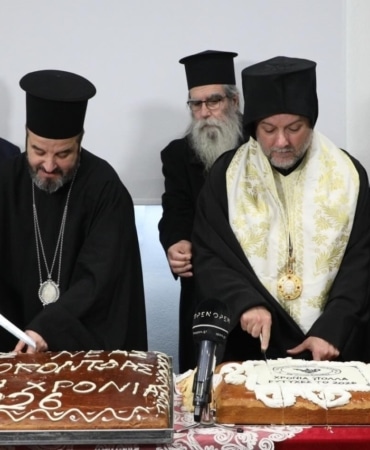 Hıristiyan topluluğu denizden haç çıkardı