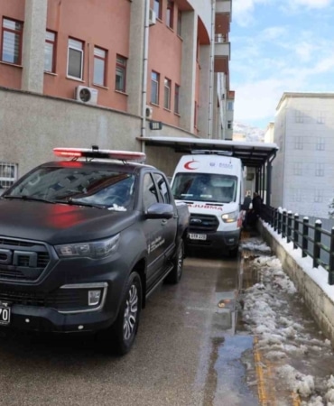 Kardan yolu kapanan hastaya büyükşehir ekipleri yetişti