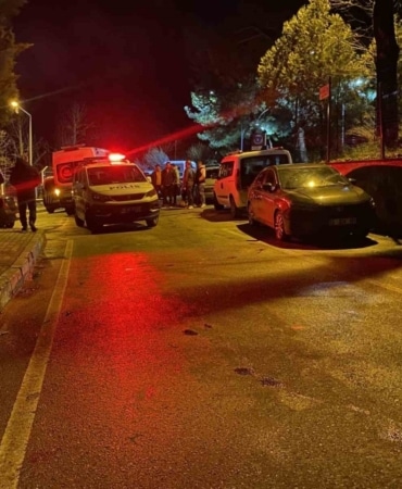 Trafik cezası yüzünden 20 yaşındaki arkadaşını bıçakladı