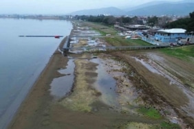 Fabrikaların tonlarca su çektiği İznik Gölü 200 metre çekildi