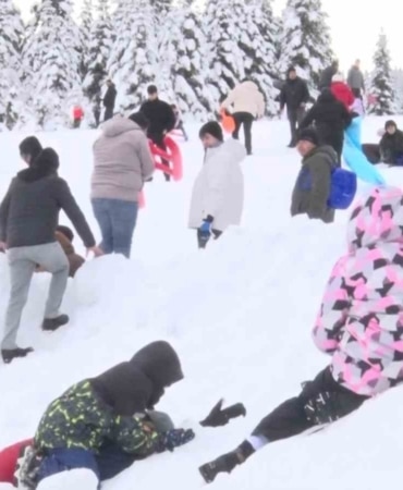 Uludağ, yarıyıl tatilinde yüzbinlerce kişiyi ağırladı