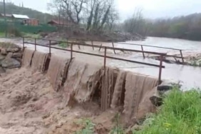 Bursa’da aşırı yağışlar köprüyü trafiğe kapattı